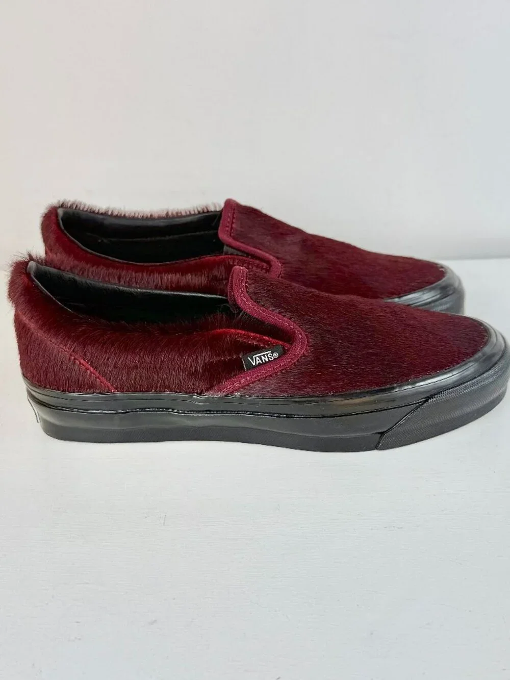 M5.5 W7 - Vans Classic Slip-On 98 LX Pony Hair Burgundy Black